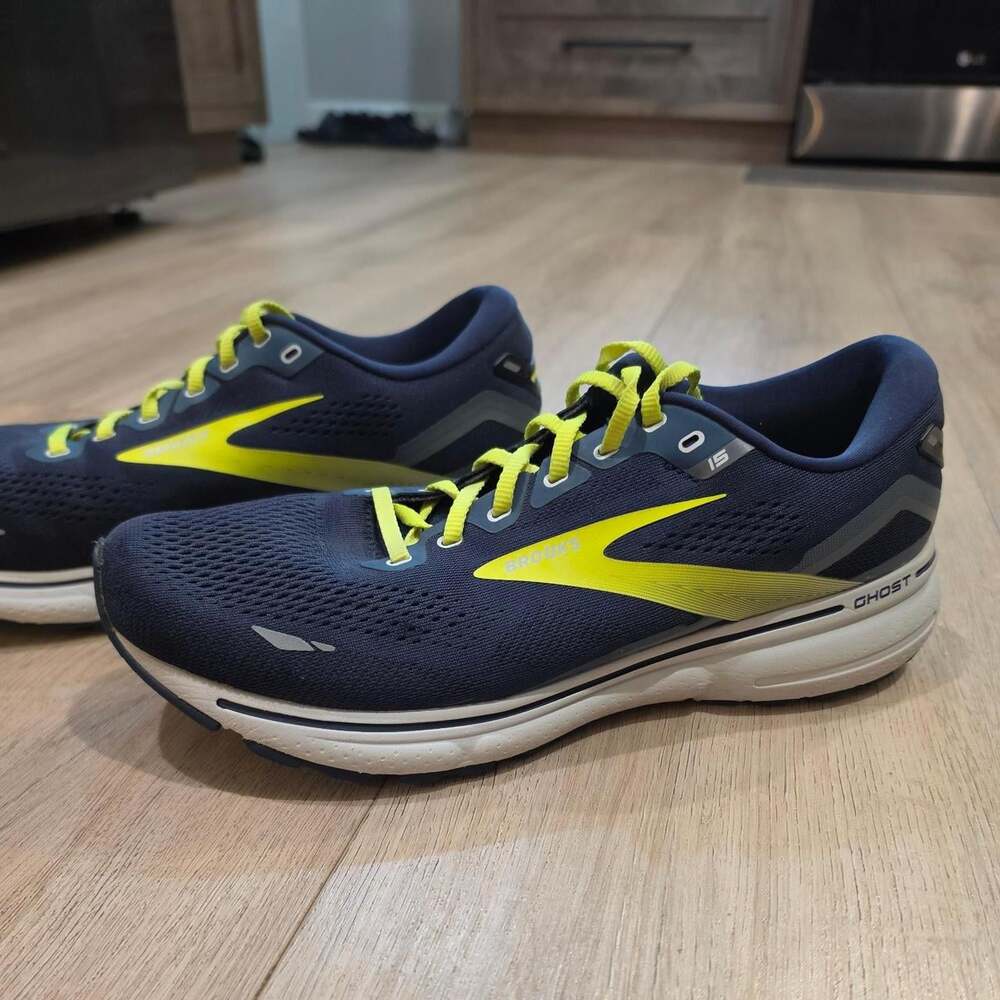 Brooks Men's Navy and Blue Trainers
